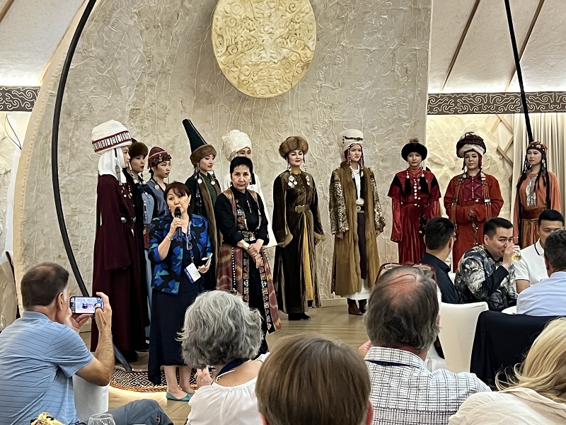 National costumes at Supara